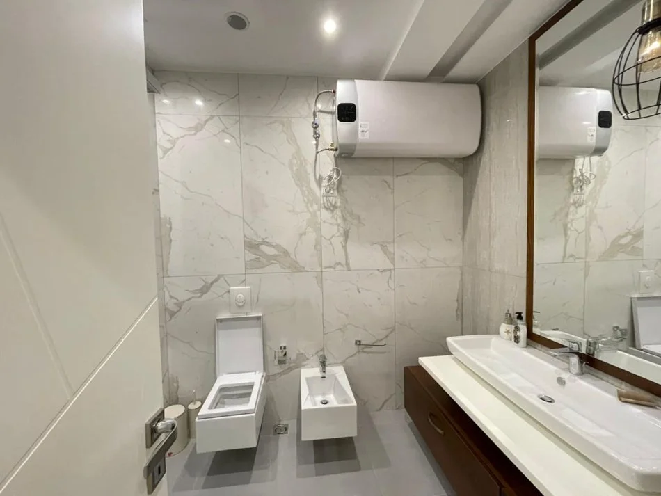 Tirane, jepet me qera apartament 3+1+Ballkon , 140 m² 1.350 € (Kopshti Zoologjik)