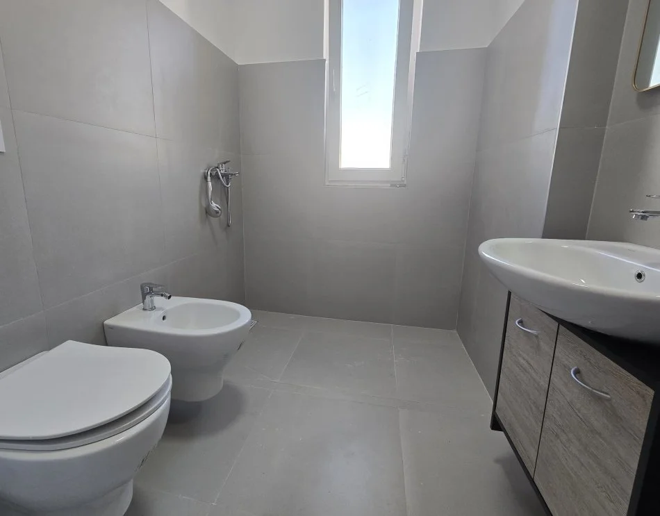 Tirane, shitet apartament 2+1 , 130 m² 250.000 € 