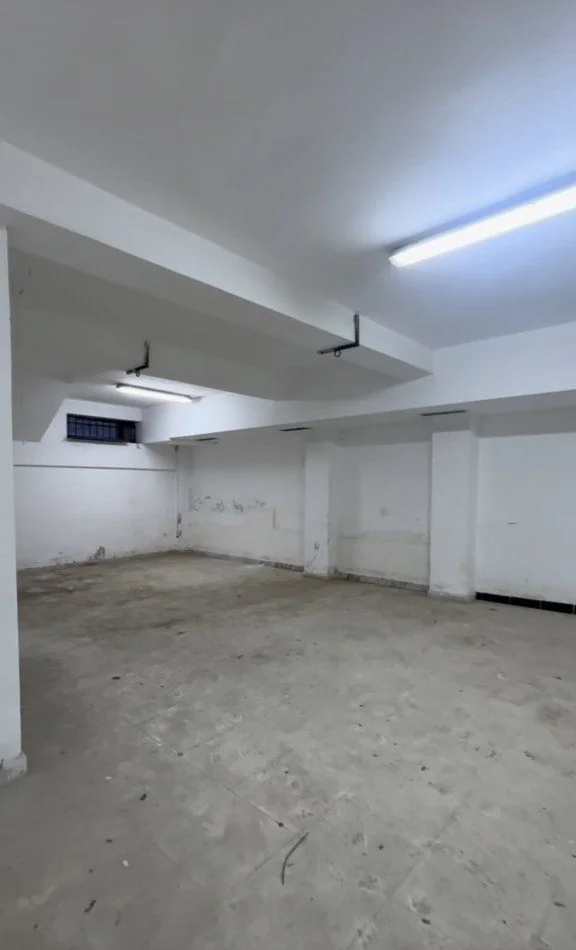 Tirane, jepet me qera ambjent biznesi Kati -1, 172 m² 1.200 € (PJETER BUDI)