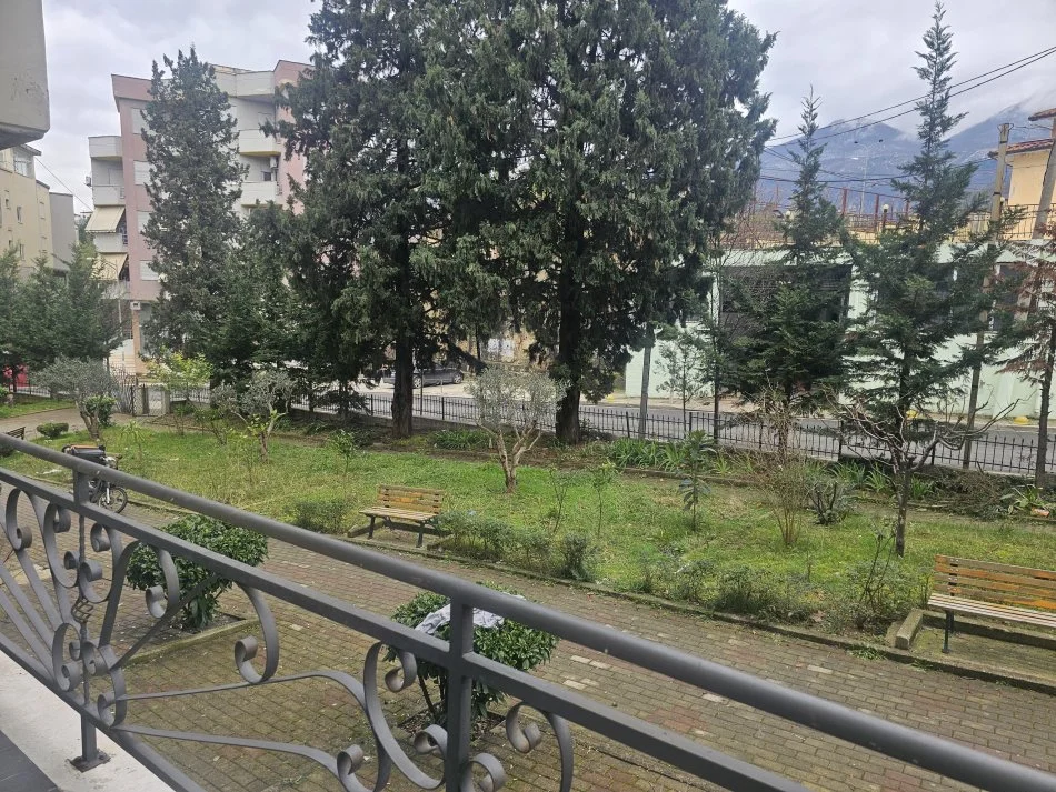 Tirane, shitet apartament Kati 1, 110 m² 210.000 € (Rruga e Freskut)