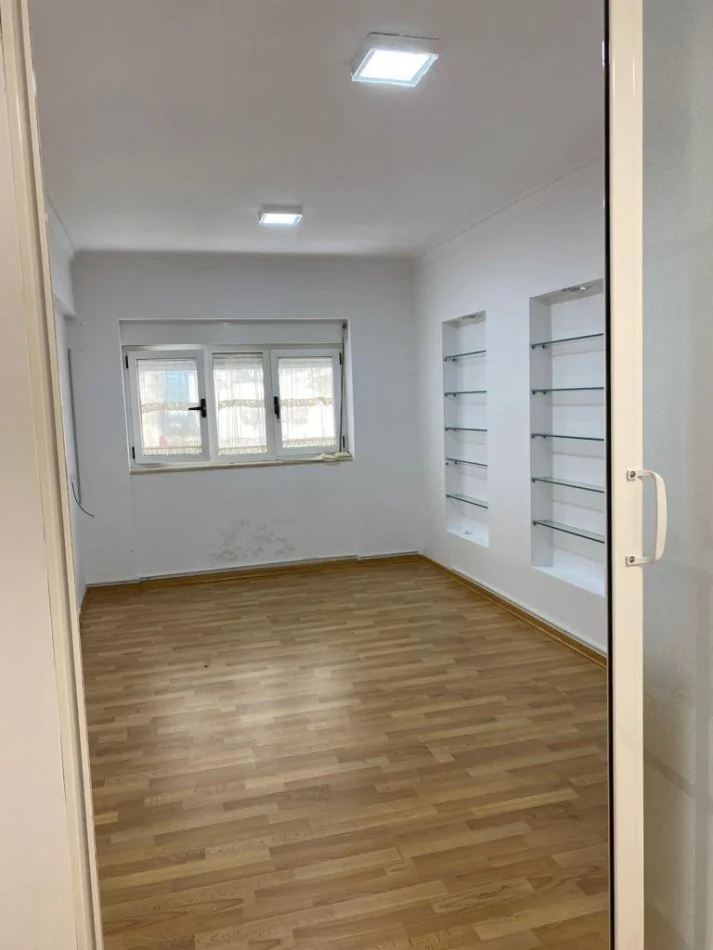 Tirane, jepet me qera ambjent biznesi Kati 0, 120 m² 1.400 € (MUZEU KOMBETAR)
