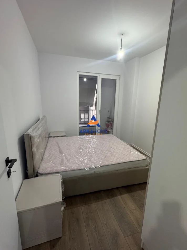 Tirane, jepet me qera apartament 2+1+Ballkon Kati 5, 100 m² 625 € 