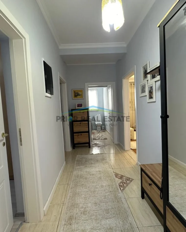 Tirane, jepet me qera apartament 3+1+2 Kati 6, 140 m² 100.000 ALL (Vasil Shanto)