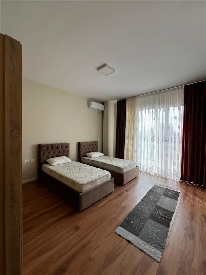 Tirane, jepet me qera Vile 3 Katshe Kati 3, 318 m² 1.600 € (LIQENI I PRUSHIT)