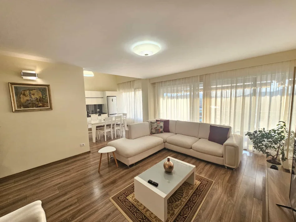 Tirane, jepet me qera apartament 2+1 Kati 2, 130 m² 1.500 € (Teg)