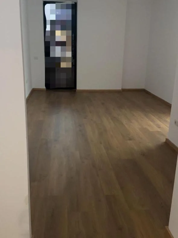Tirane, jepet me qera zyre Kati 2, 56 m² 550 € (prane Shkolles Se Kuqe)