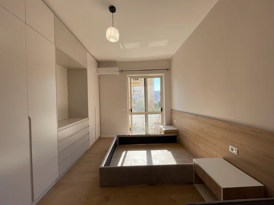 Tirane, jepet me qera apartament 1+1+Ballkon Kati 3, 60 m² 600 € (Rruga e Durresit)