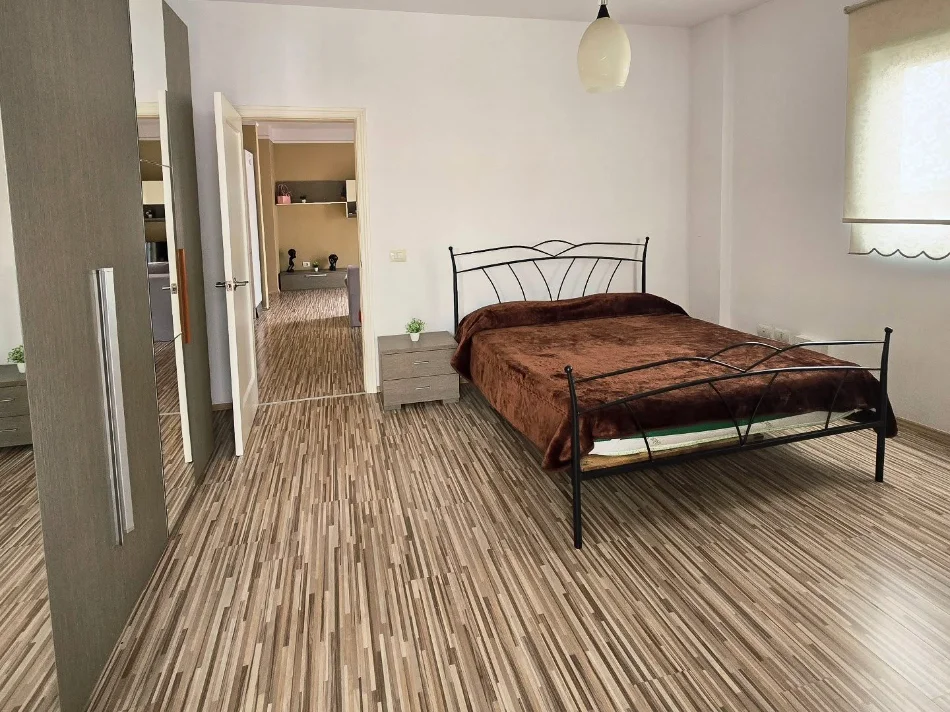 JEPET ME QERA: SUPER APARTAMENT 2+1 📍 Midis rrugës së Kavajës & M.Shyrit