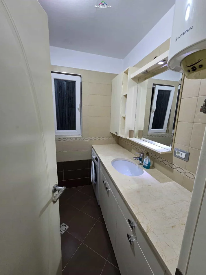 Tirane, jepet me qera apartament 1+1 Kati 4, 70 m² 580 € (vasil shanto)