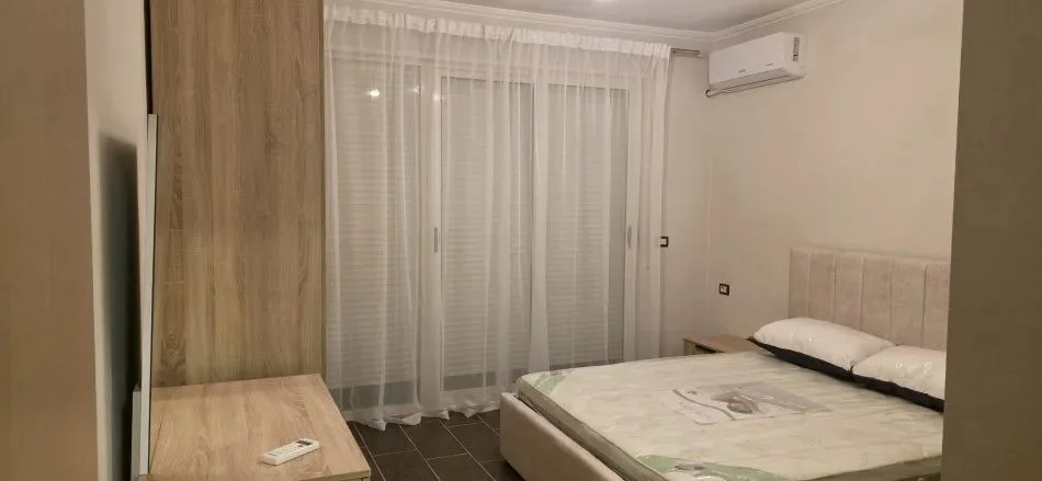 Tirane, jepet me qera apartament 2+1+Ballkon Kati 6, 120 m² 520 € (YZBERISHT)