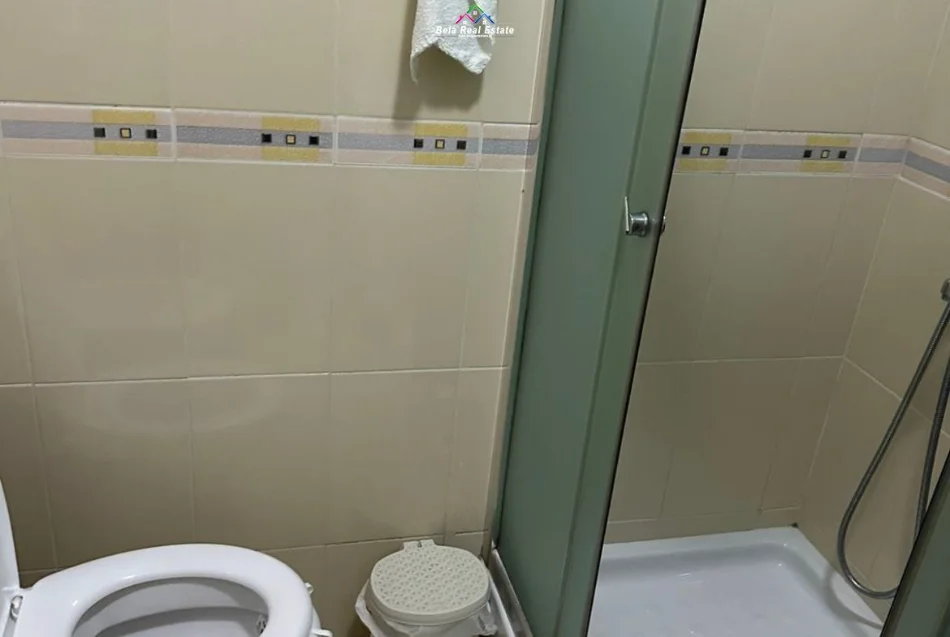 Tirane, jepet me qera apartament 2+1+Ballkon Kati 3, 85 m² 550 € (prane Kompleksit Gener 2)