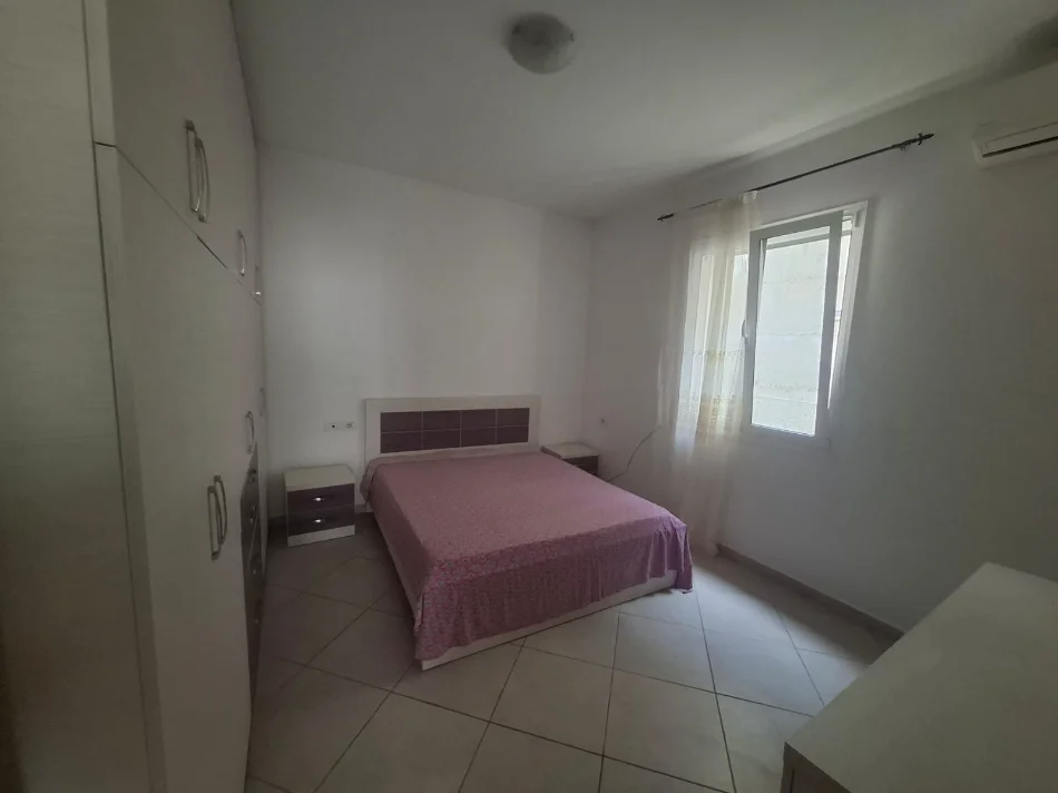 Vlore, jepet me qera shtepi 2+1 Kati 1, 120 m² 300 € (Lagjia Karabash Vlore)
