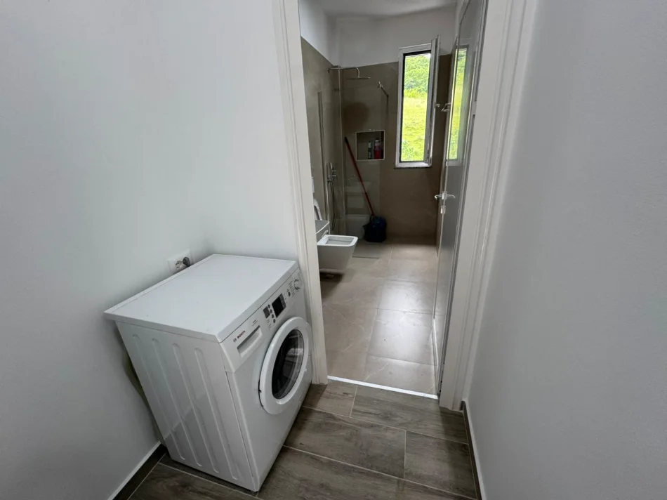 Tirane, jepet me qera apartament 2+1+Ballkon Kati 2, 80 m² 400 € (Kombinat)