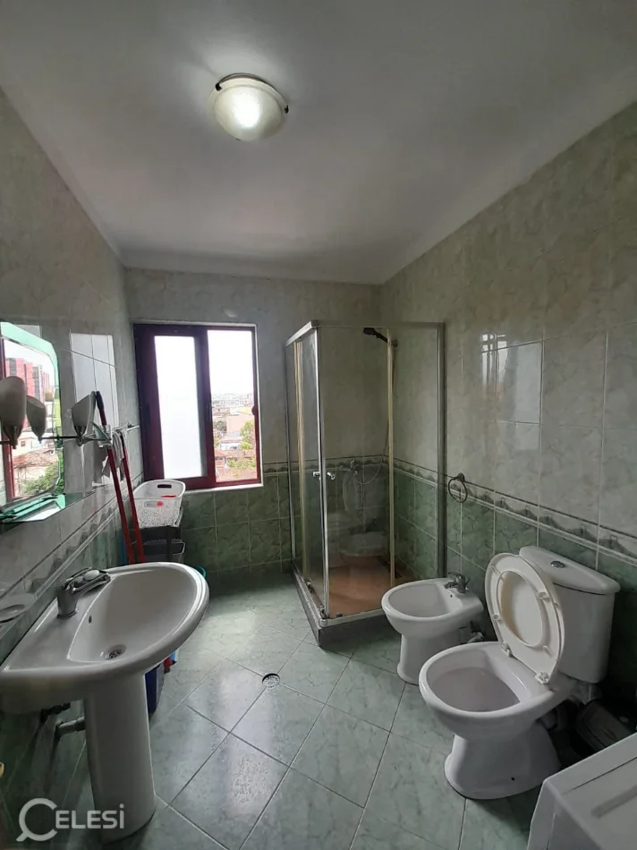 Tirane, jepet me qera apartament 1+1+Ballkon Kati 3, 71 m² 550 € (RRUGA E DIBRES)
