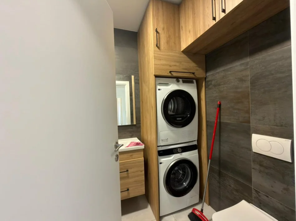 Tirane, shes apartament 2+1 Kati 6, 172 m² 560.000 € (Lake View)