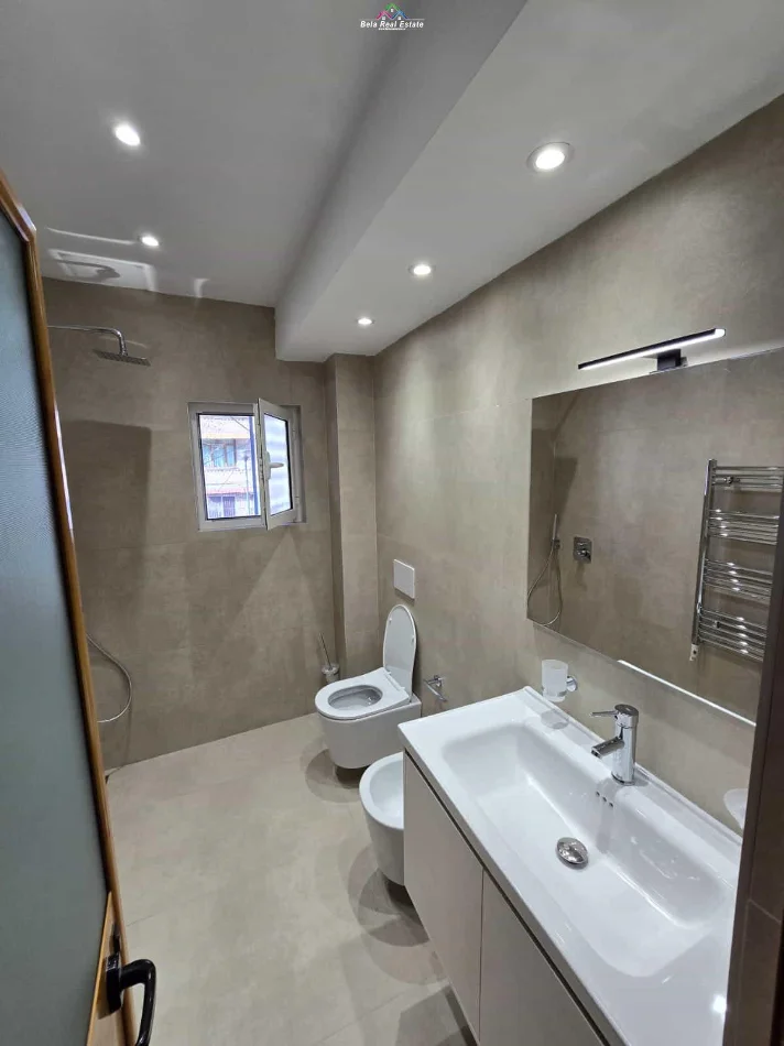 Tirane, jepet me qera apartament 1+1+Ballkon Kati 2, 60 m² 580 € (ali demi)