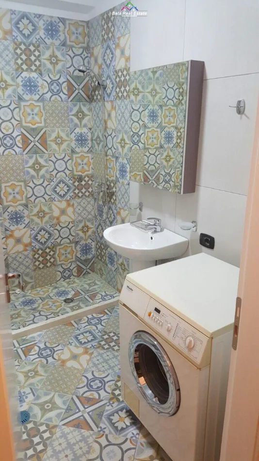Tirane, jepet me qera apartament 1+1+Ballkon Kati 2, 55 m² 420 € (laprake)
