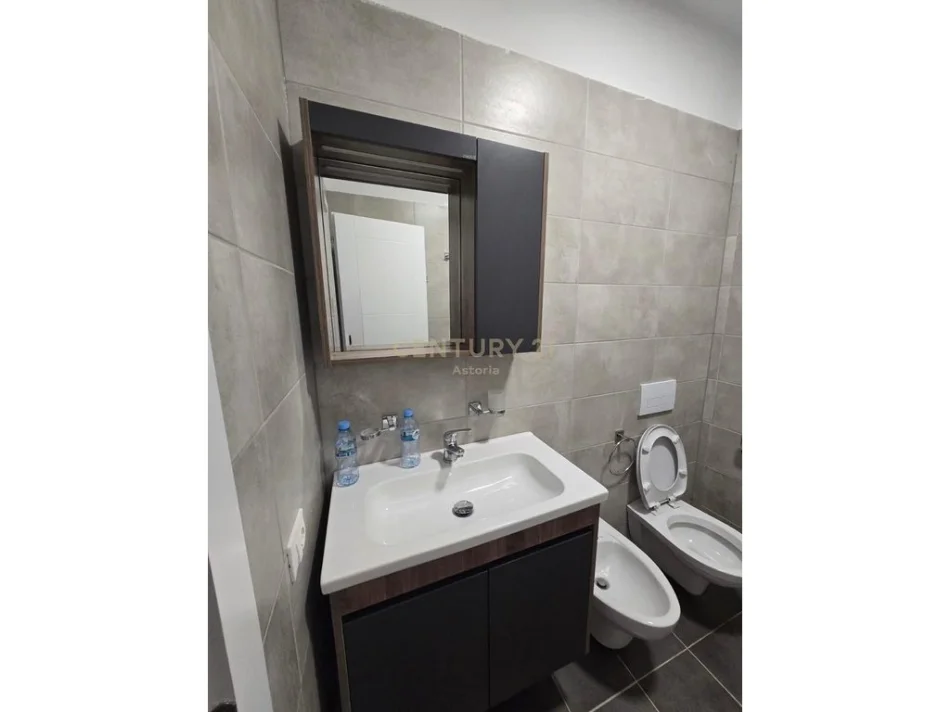 Tirane, shes apartament 1+1 Kati 1, 74 m² 135.000 € (Restorant “2 Luanët”)