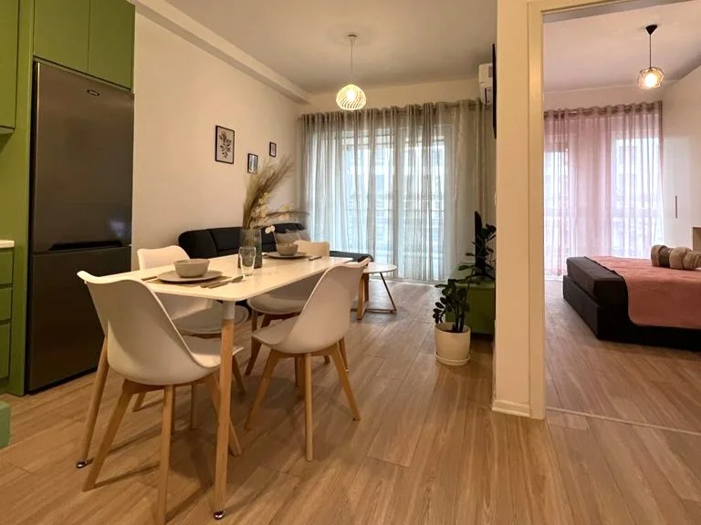 Tirane, jepet me qera apartament 1+1+Ballkon Kati 3, 70 m² 700 € 