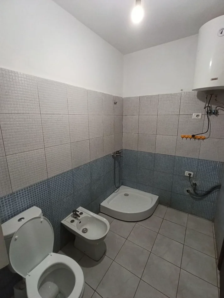 Tirane, shes apartament 1+1 Kati 8, 66 m² 97.300 € (yzberisht)