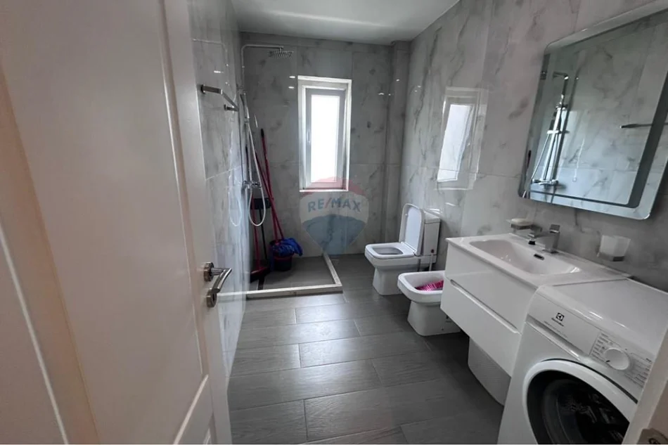 Tirane, jepet me qera apartament 1+1 Kati 4, 55 m² 650 € (rruga myslym shyri)