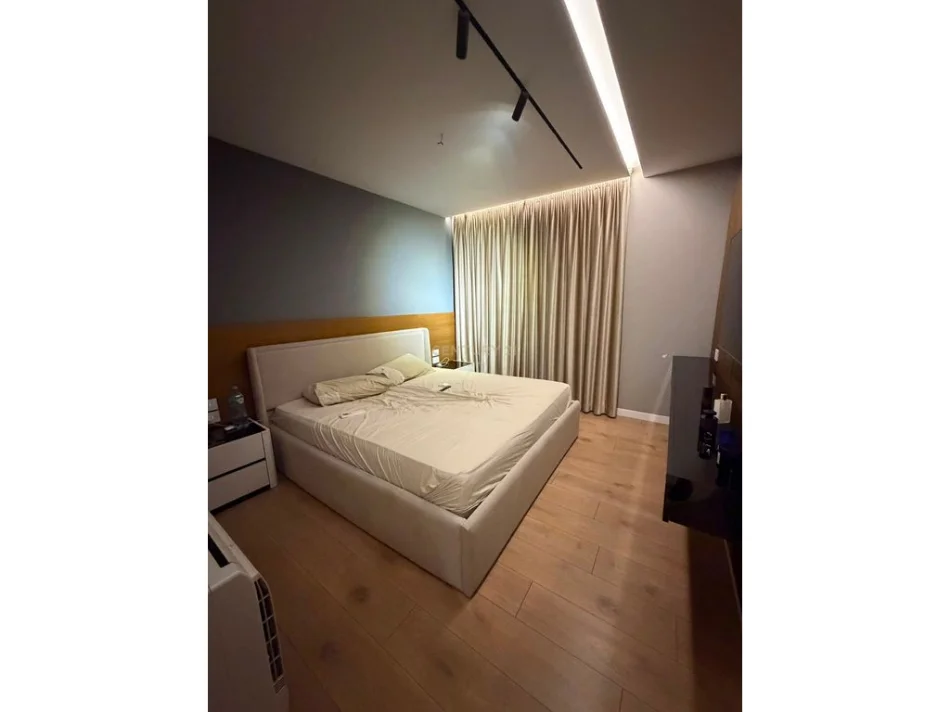 Tirane, jepet me qera apartament 2+1 Kati 7, 102 m² 1.500 € (Rruga Fortuzi)