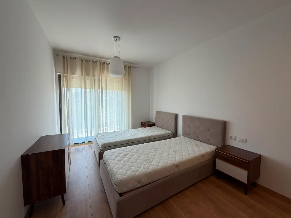 Tirane, jepet me qera Vile Vile 2 Katshe Kati 0, 236 m² 1.600 € (TEG)