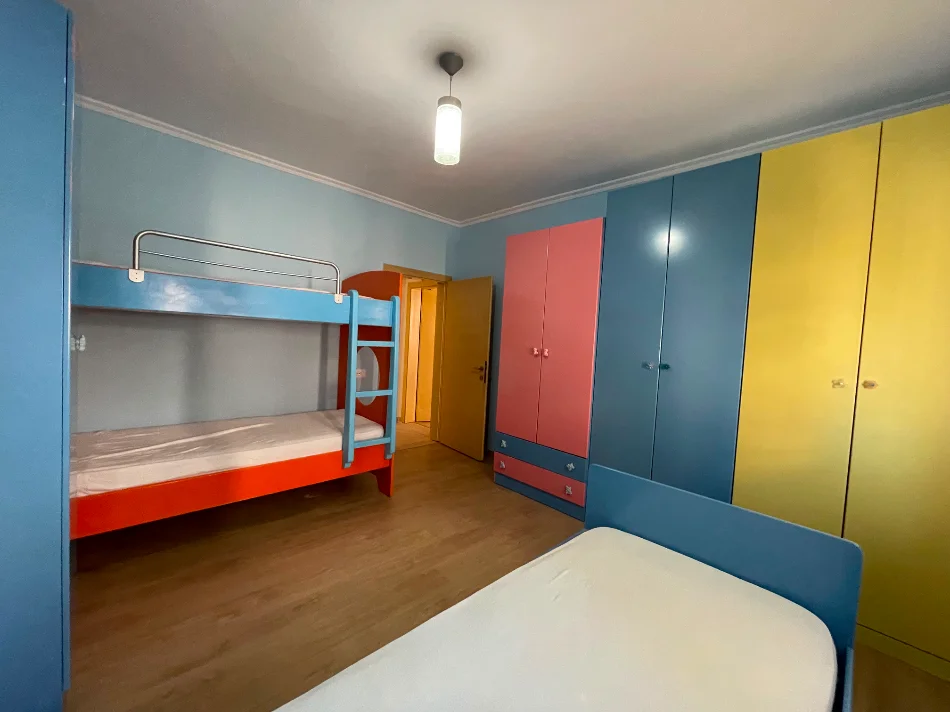 Tirane, jepet me qera apartament 2+1 Kati 3, 110 m² 800 € (Komuna e Parisit)