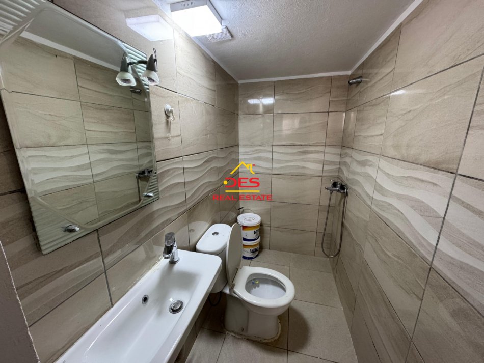 Vlore, jepet me qera apartament 1+1 Kati 0, 65 m² 250 € (Rruga Çamëria)