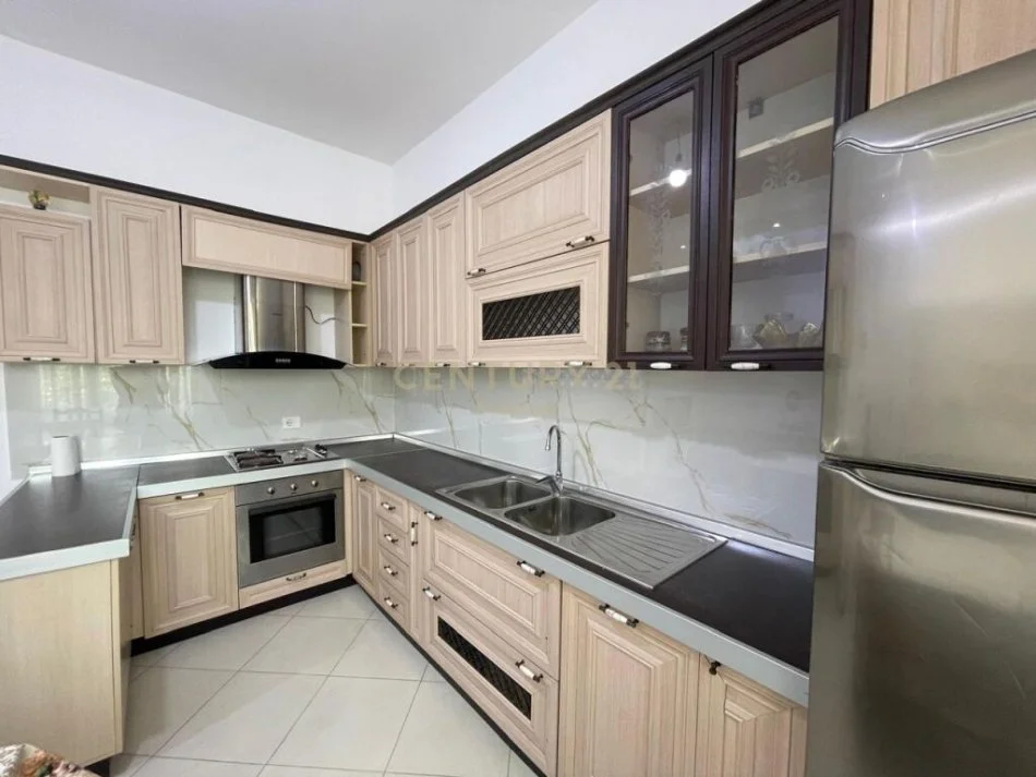 Tirane, jepet me qera apartament 2+1 Kati 1, 95 m² 500 € (porta egjelber saukk)