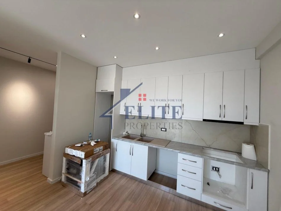 Tirane, jepet me qera apartament 1+1+Ballkon Kati 4, 70 m² 600 € (Ish Fusha e Aviacionit)