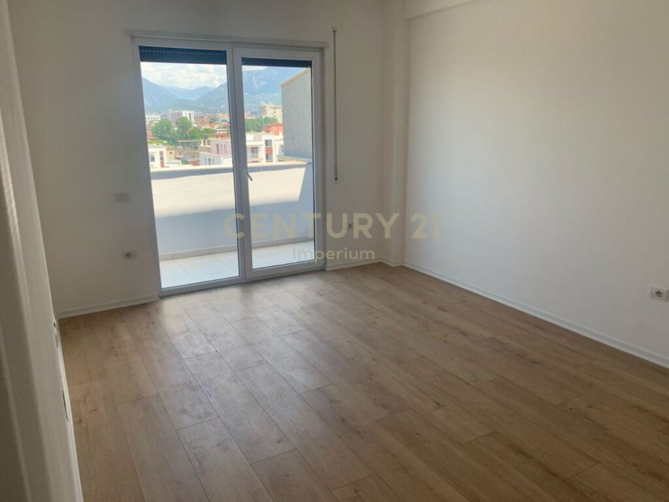 Tirane, shitet apartament 2+1 Kati 5, 80 m² 124.000 € (Unaza e re Astir)