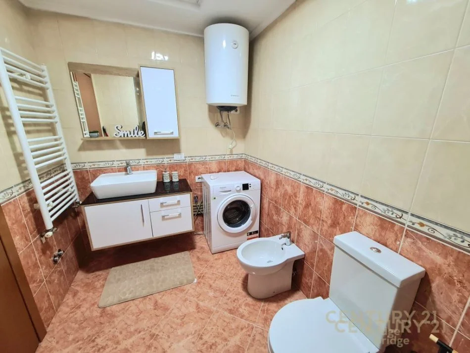 Tirane, jepet me qera apartament 2+1 Kati 3, 100 m² 750 € 