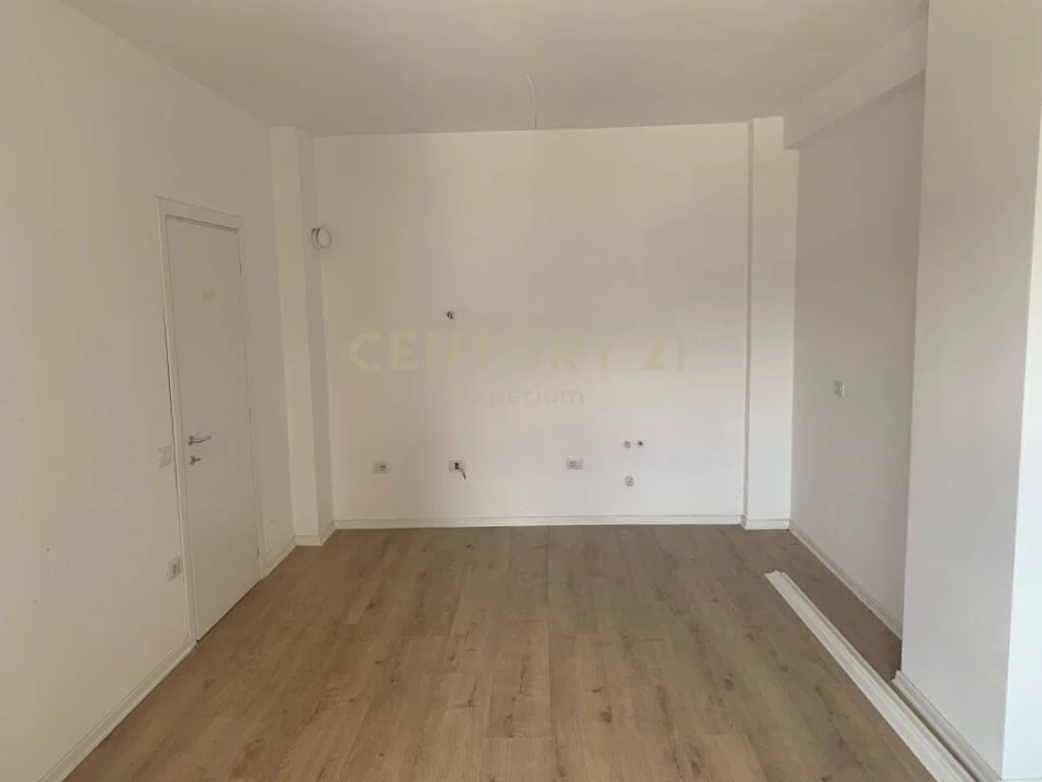 Tirane, shitet apartament 2+1 Kati 1, 94 m² 131.572 € (Unaza e Re Astir)