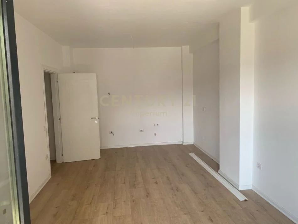 Tirane, shitet apartament 2+1 Kati 1, 94 m² 131.572 € (Unaza e Re Astir)