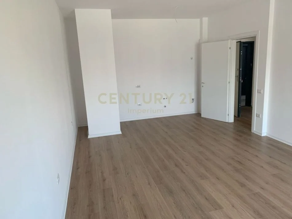 Tirane, shitet apartament 1+1 Kati 1, 73 m² 101.780 € (Unaza e Re Astir)