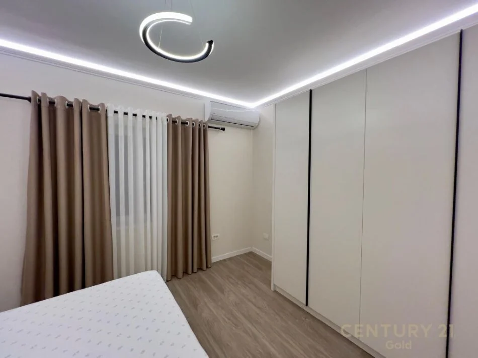 Tirane, jepet me qera 1+1+Ballkon Kati 1, 70 m² 500 € (rruga ulvi vehbiu)