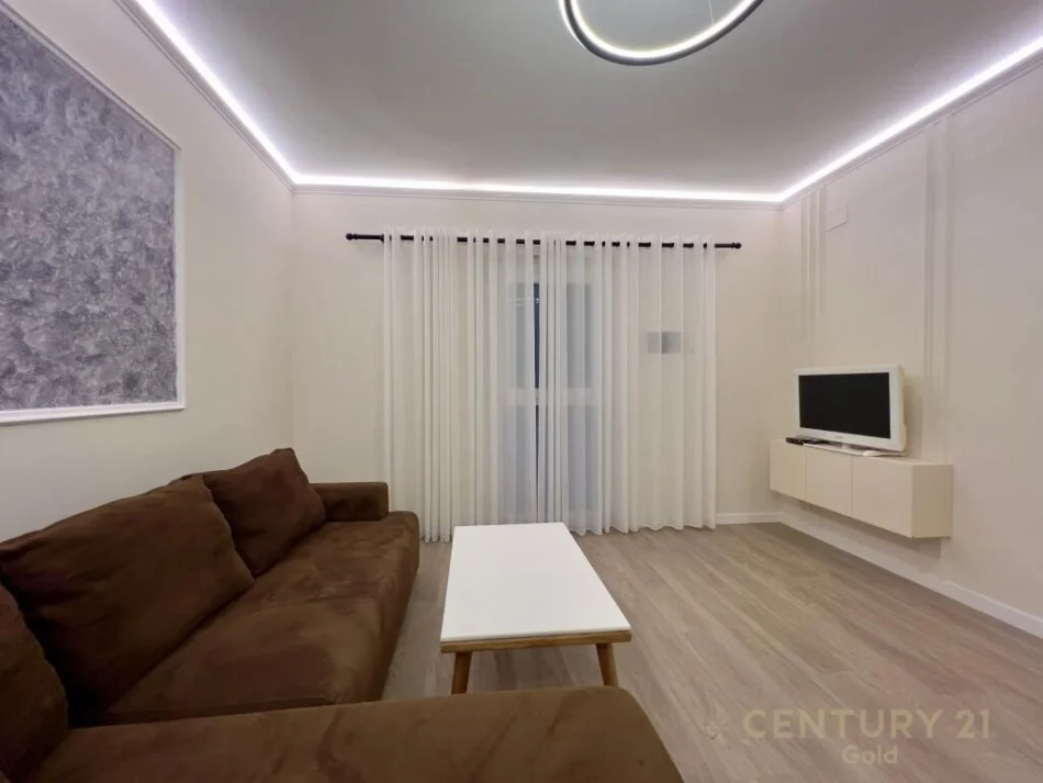 Tirane, jepet me qera 1+1+Ballkon Kati 1, 70 m² 500 € (rruga ulvi vehbiu)