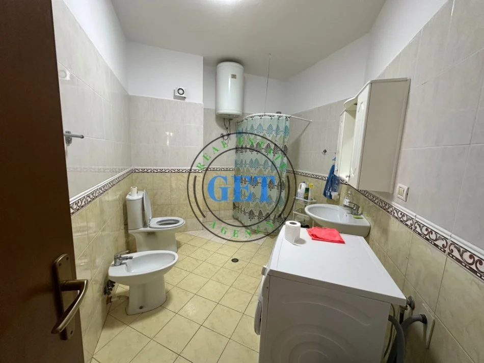 Durres, jepet me qera apartament 2+1+Ballkon Kati 3, 108 m² 550 € (vollga)