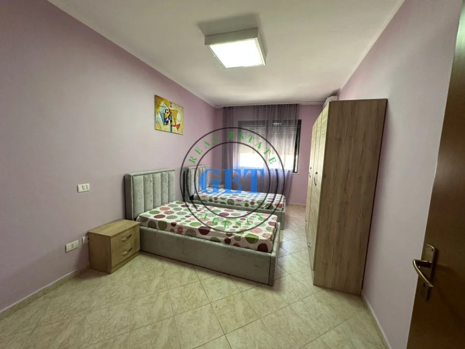 Durres, jepet me qera apartament 2+1+Ballkon Kati 3, 108 m² 550 € (vollga)