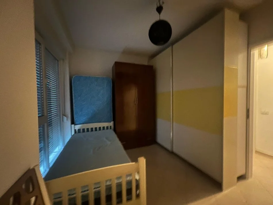 Tirane, jepet me qera apartament 2+1+Aneks+Ballkon Kati 2, 75 m² 500 € (Rruga Siri Kodra)