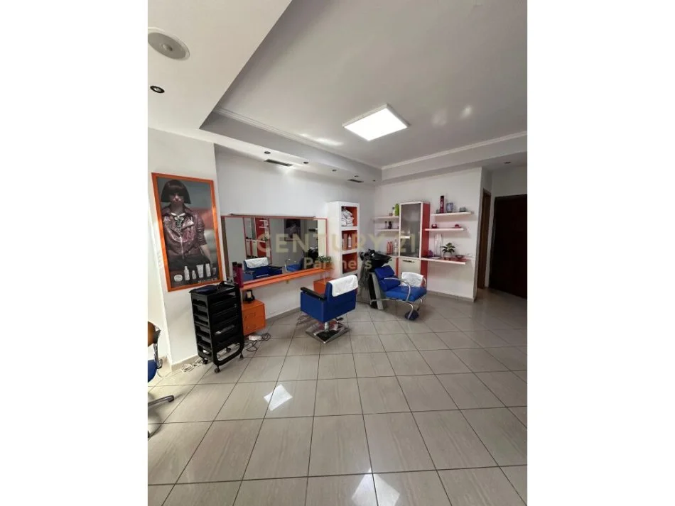 Tirane, shitet dyqan Kati 2, 59 m² 150.000 € (Rruga e Kavajës, Rruga "Islam Alla")