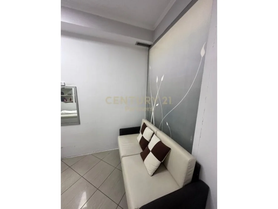 Tirane, shitet dyqan Kati 2, 59 m² 150.000 € (Rruga e Kavajës, Rruga "Islam Alla")