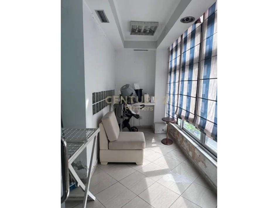 Tirane, shitet dyqan Kati 2, 59 m² 150.000 € (Rruga e Kavajës, Rruga "Islam Alla")