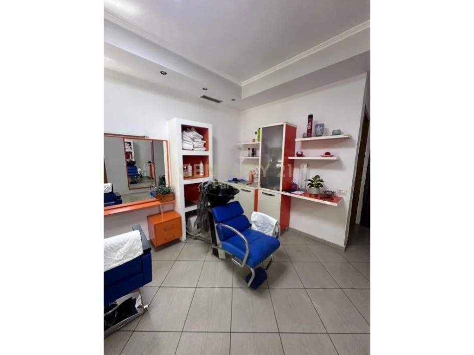 Tirane, shitet dyqan Kati 2, 59 m² 150.000 € (Rruga e Kavajës, Rruga "Islam Alla")