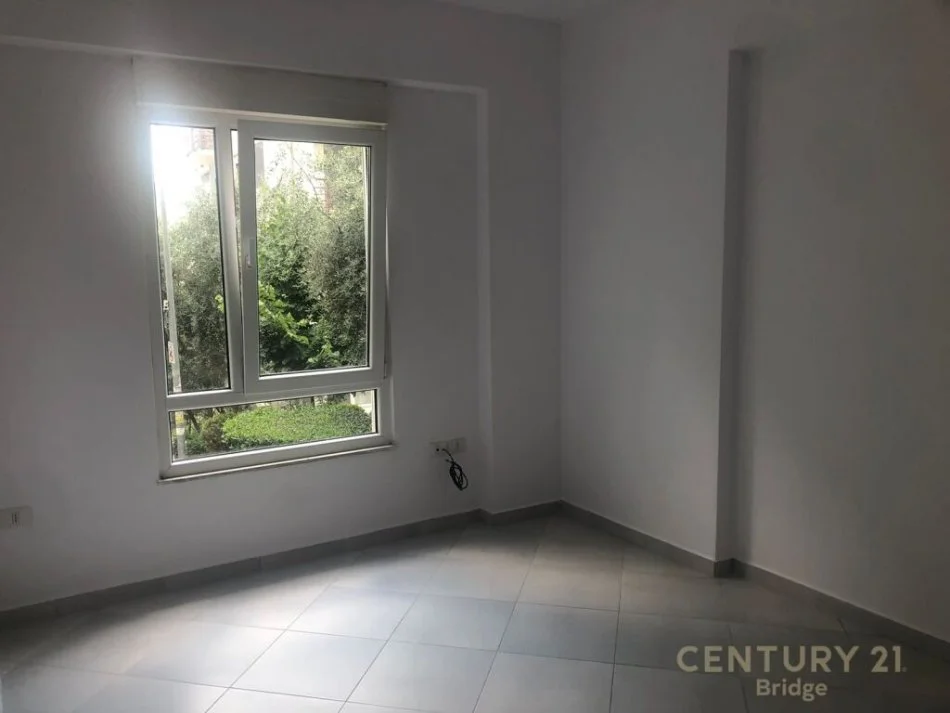 Tirane, shitet apartament 2+1 Kati 1, 83 m² 149.000 € (LIQENI I THATE)