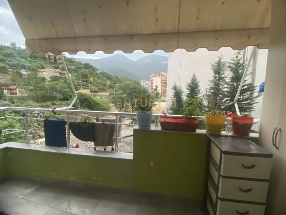 Tirane, shitet apartament 2+1+Ballkon Kati 2, 109 m² 102.000 € (Fresk, Rruga Thesarit, prane Shkollës "17 Shkurti")