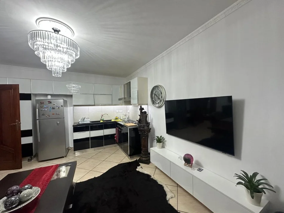 Tirane, shitet apartament 2+1+Ballkon Kati 3, 73 m² 160.000 € (Globe, Rruga e Kavajes)
