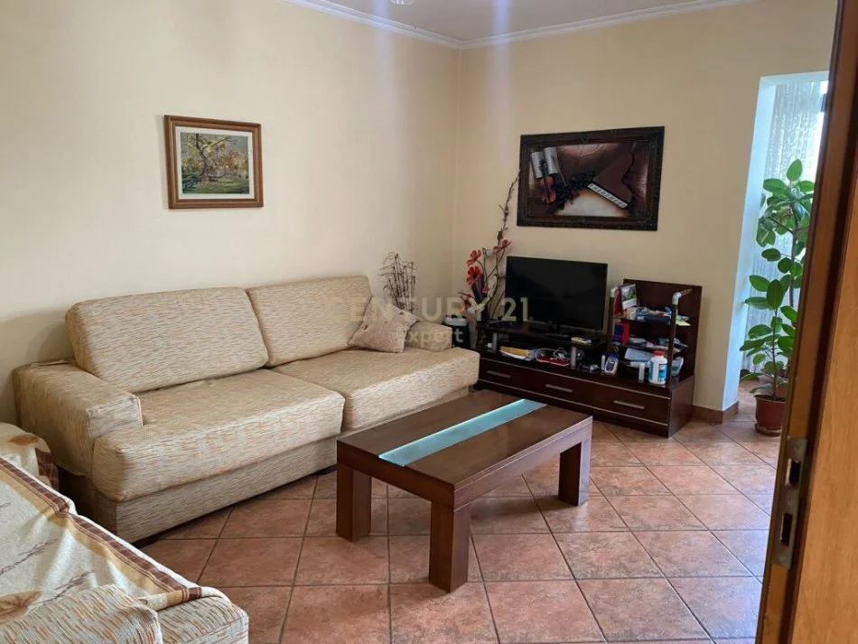 Tirane, jepet me qera apartament 1+1 Kati 5, 62 m² 450 € 