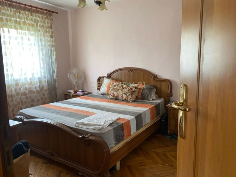 Tirane, jepet me qera apartament 1+1 Kati 5, 62 m² 450 € 